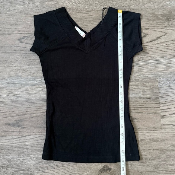 Urban Outfitters BDG Shannen Ribbed V-Neck Top - Size M - Black - NWOT - Picture 7 of 8